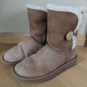 UGG Short Suede Bailey Button Boots in Chestnut